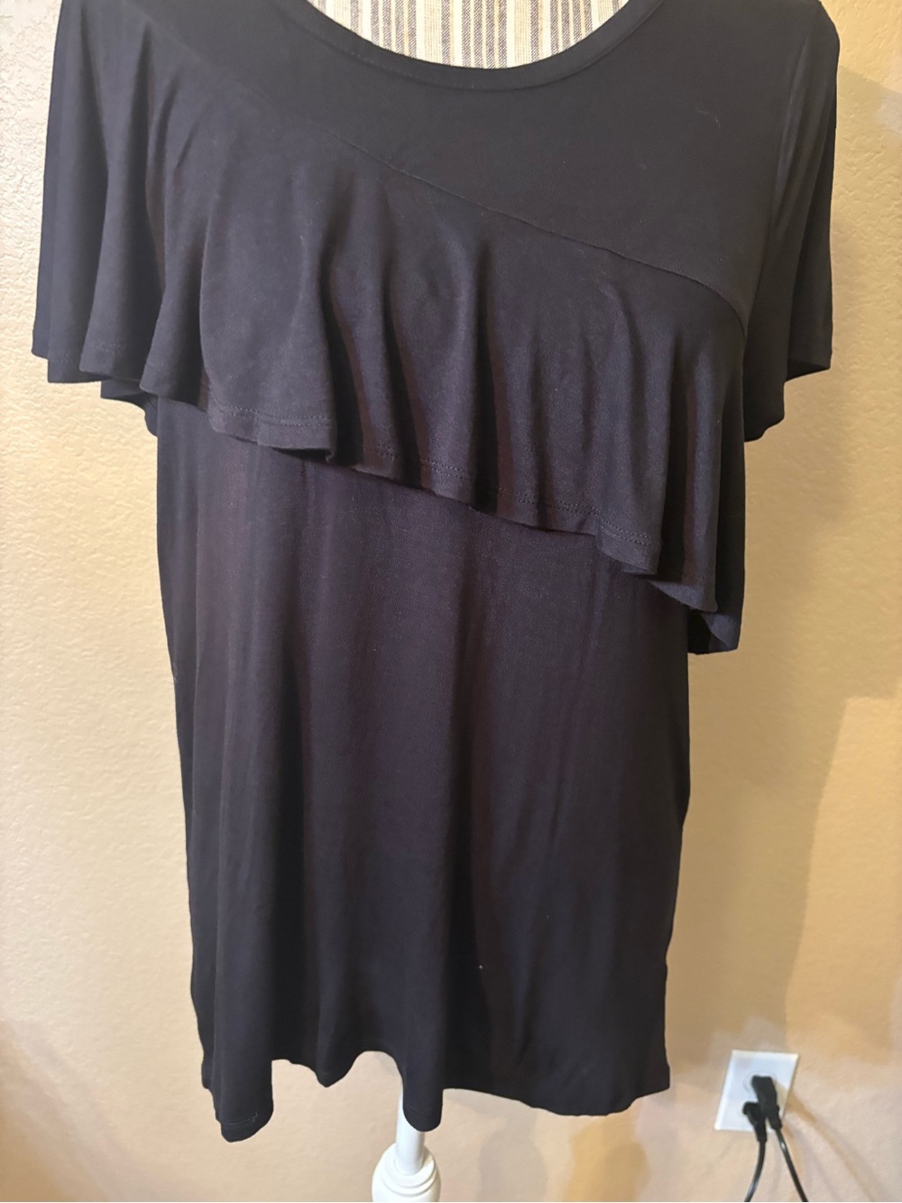 a.n.a Top Small Black Short-Sleeve Ruffle Tee Flowy Rayon Spandex Stretch Soft - Picture 4 of 14